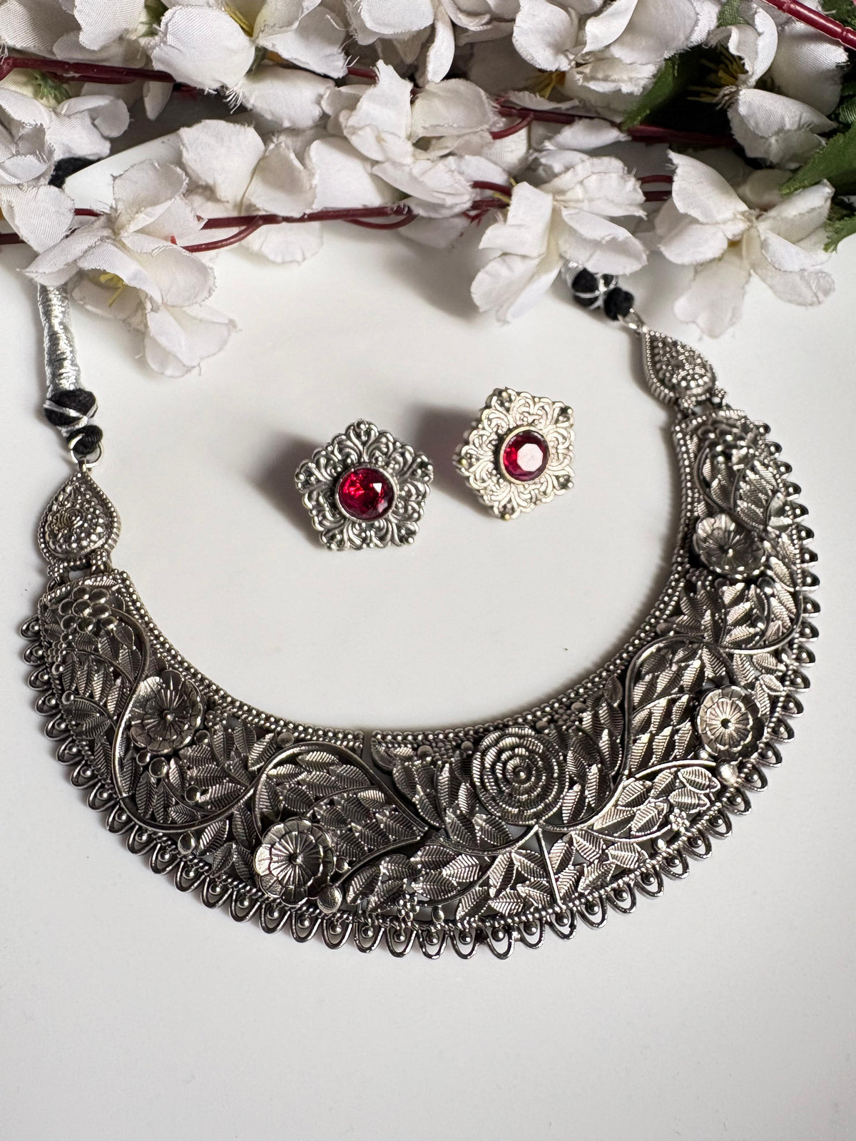 Vasundhara Viraasat Silver Look Hasli Necklace Set with Stone Earrings Online