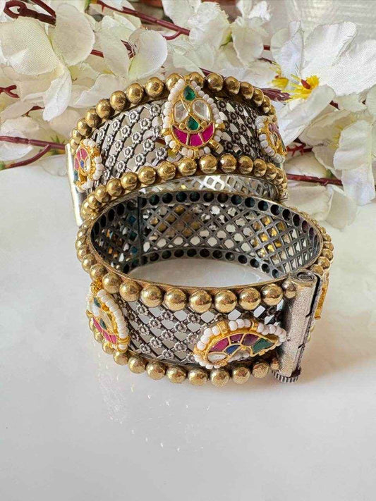 Dualtone Premium Kundan Fusion Sla Kada Brass Broad Design In Pair