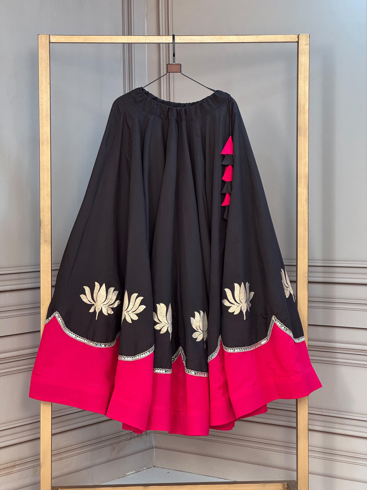 Avrita Vasundhara Gujarati Chaniya | 6 Meter Full-Stitched Navratri Lehenga with Lotus Gota & Mirror Lace Work