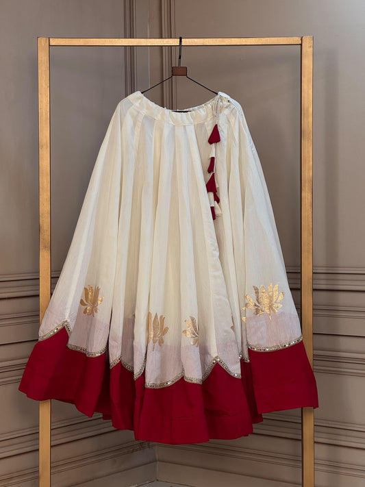Avrita Vasundhara Gujarati Chaniya | 6 Meter Full-Stitched Navratri Lehenga with Lotus Gota & Mirror Lace Work