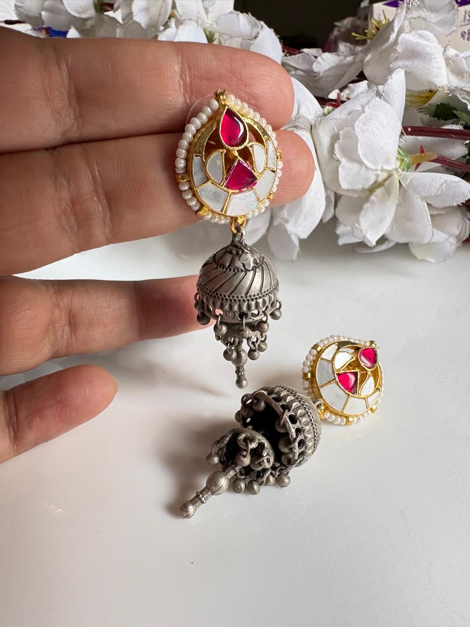 Mrinalika SLA Kundan Fusion Jhumka Earrings – Dual Tone Silver Look Alike Traditional Jhumki for Women