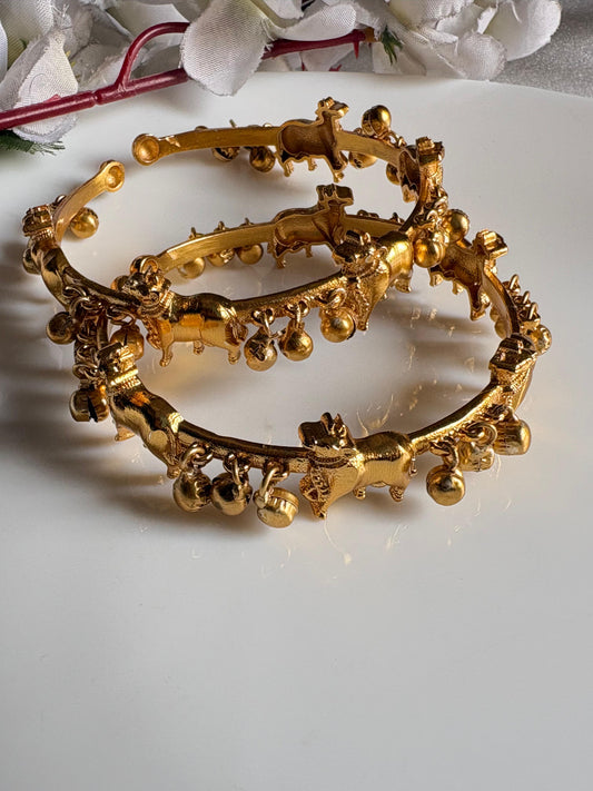 Vrindavan Ghungroo Openable Heritage Bangle | Dual Tone & Antique Gold | Alankrent Luxe - Alankrent Luxe