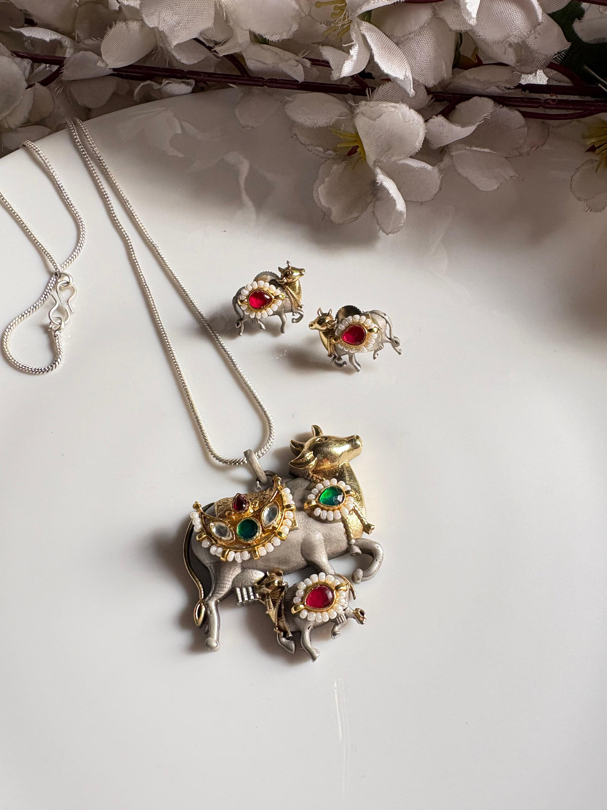 Kamla Gomayi  Minimal Cow Motif Kundan Pendant Necklace with Matching Stud Earrings | Alankrent by Alankrent