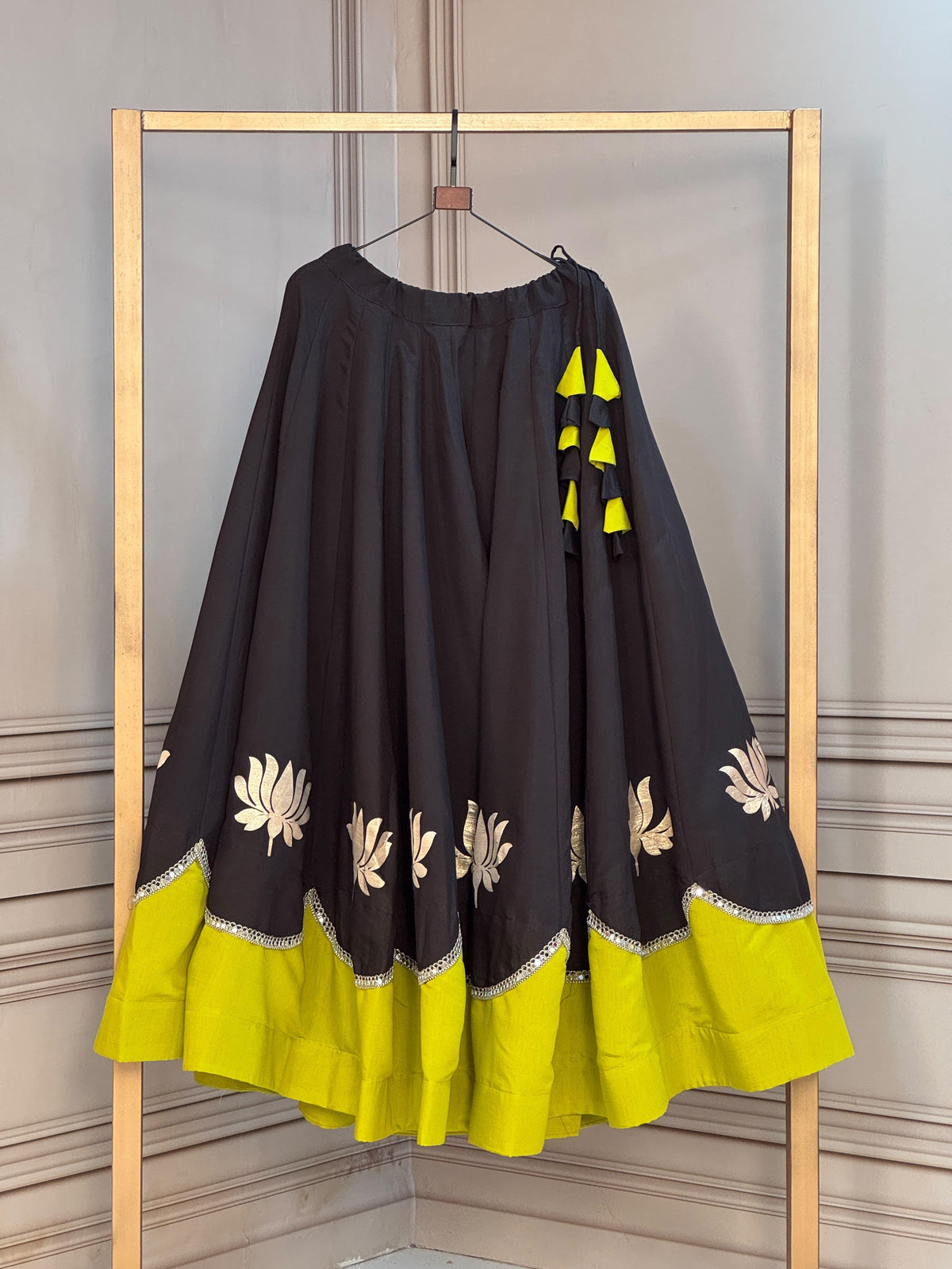 Avrita Vasundhara Gujarati Chaniya | 6 Meter Full-Stitched Navratri Lehenga with Lotus Gota & Mirror Lace Work
