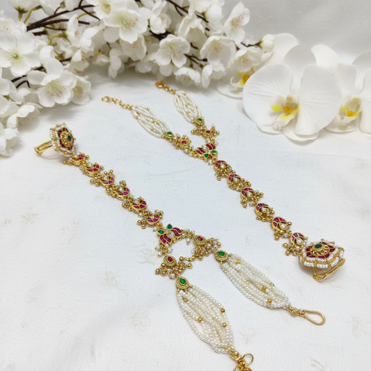 Vaani Kundan Hathphool Set