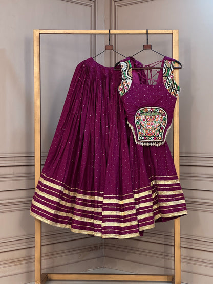 Rangrez-Raas Chaniya Choli | Gujarati Navratri Lehenga with Mukesh & Gamthi Mirror Work