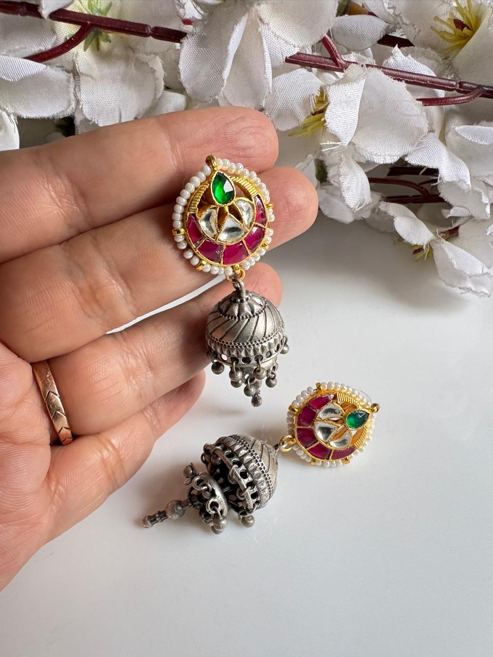 Mrinalika SLA Kundan Fusion Jhumka Earrings – Dual Tone Silver Look Alike Traditional Jhumki for Women