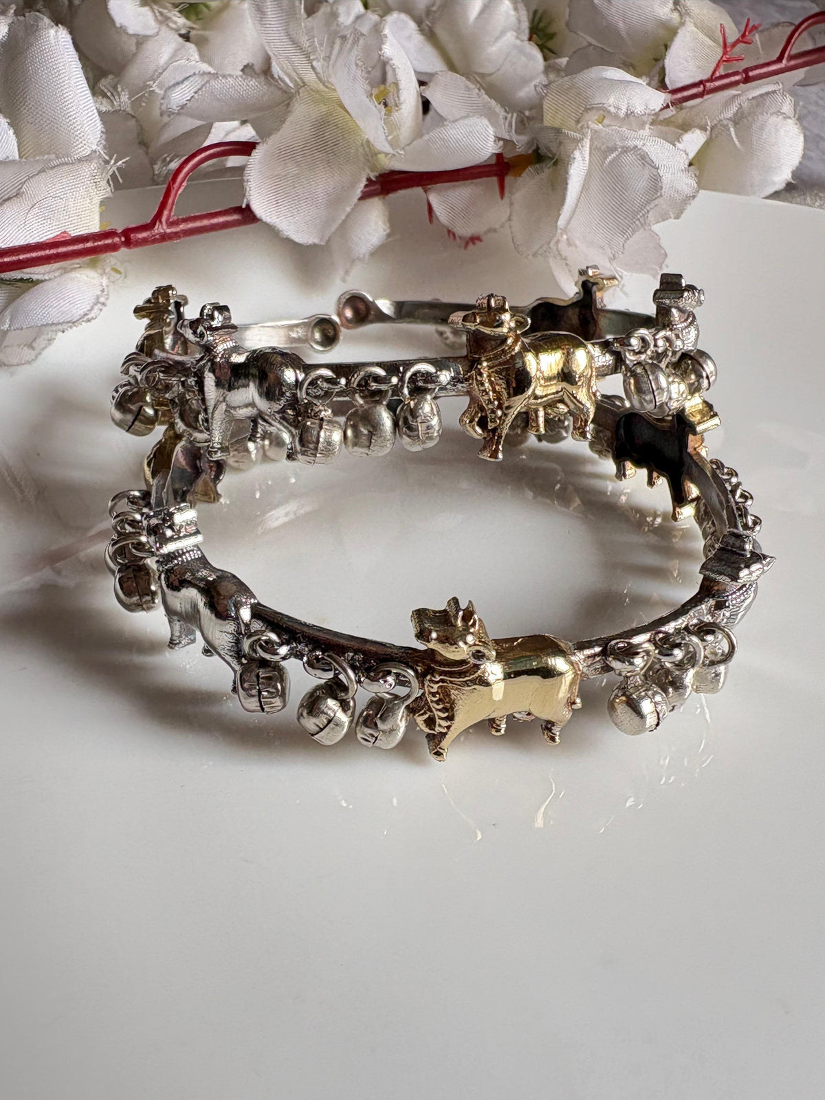 Vrindavan Ghungroo Openable Heritage Bangle | Dual Tone & Antique Gold | Alankrent Luxe - Alankrent Luxe
